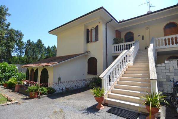 “la nuova vita in villetta con tranquillità e giardino” 