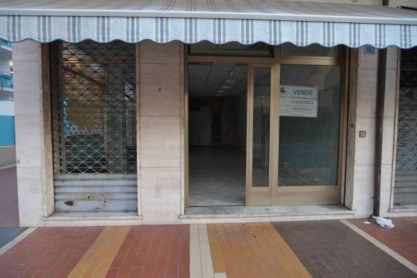 4 vetrine sulla via Aurelia 